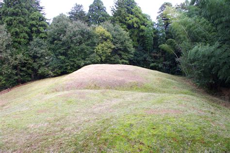 墳丘|弥生時代の墳丘墓 ― 前方後円墳の遠いルーツは広島。